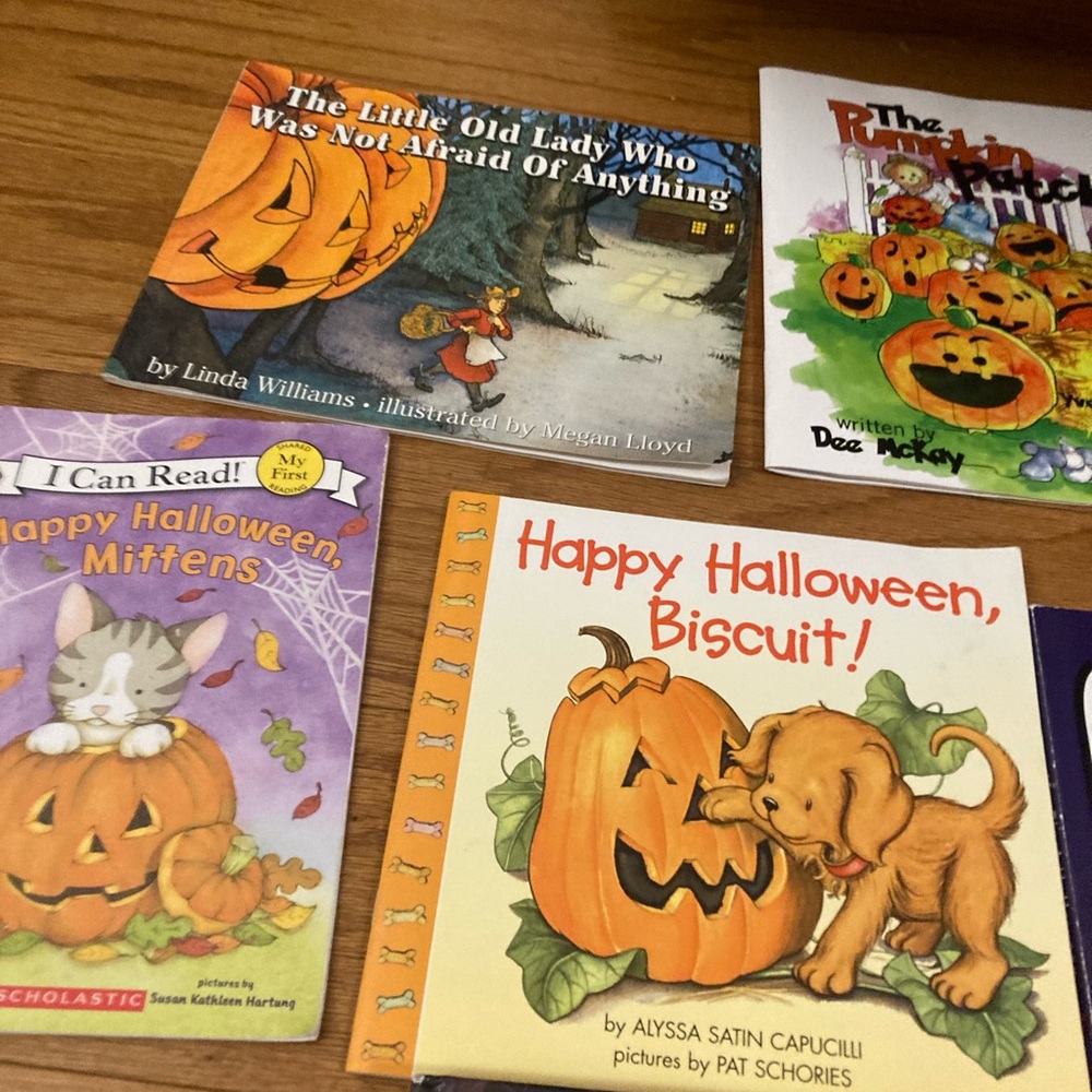 Halloween Children’s  Book Bundle like new or new 7 books total - Picture 5 of 5